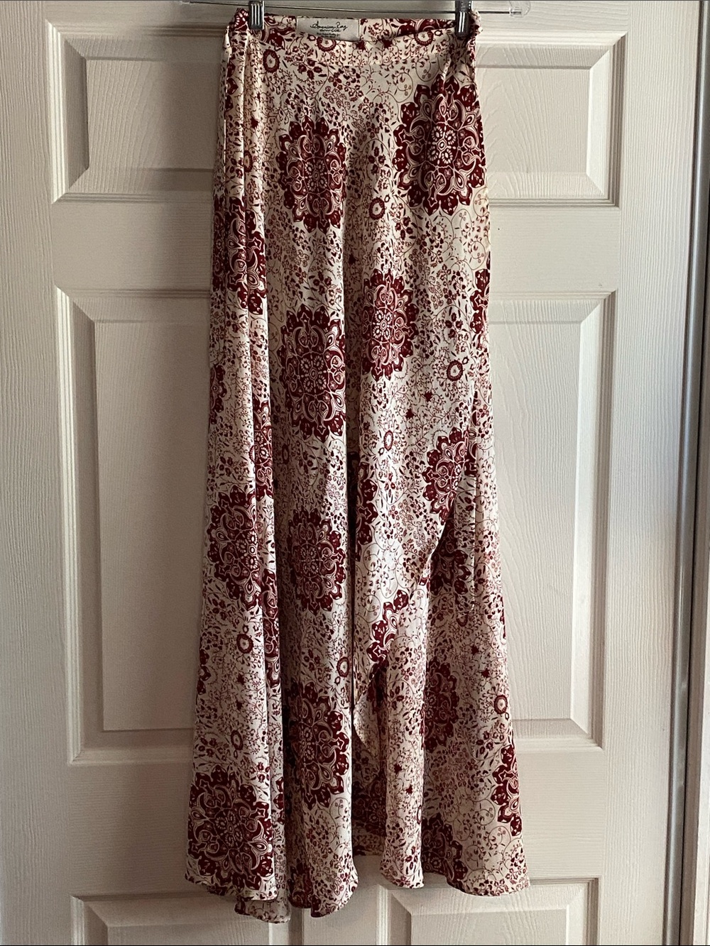 American Rag size Large Cream and Burgundy wrap around Skirt